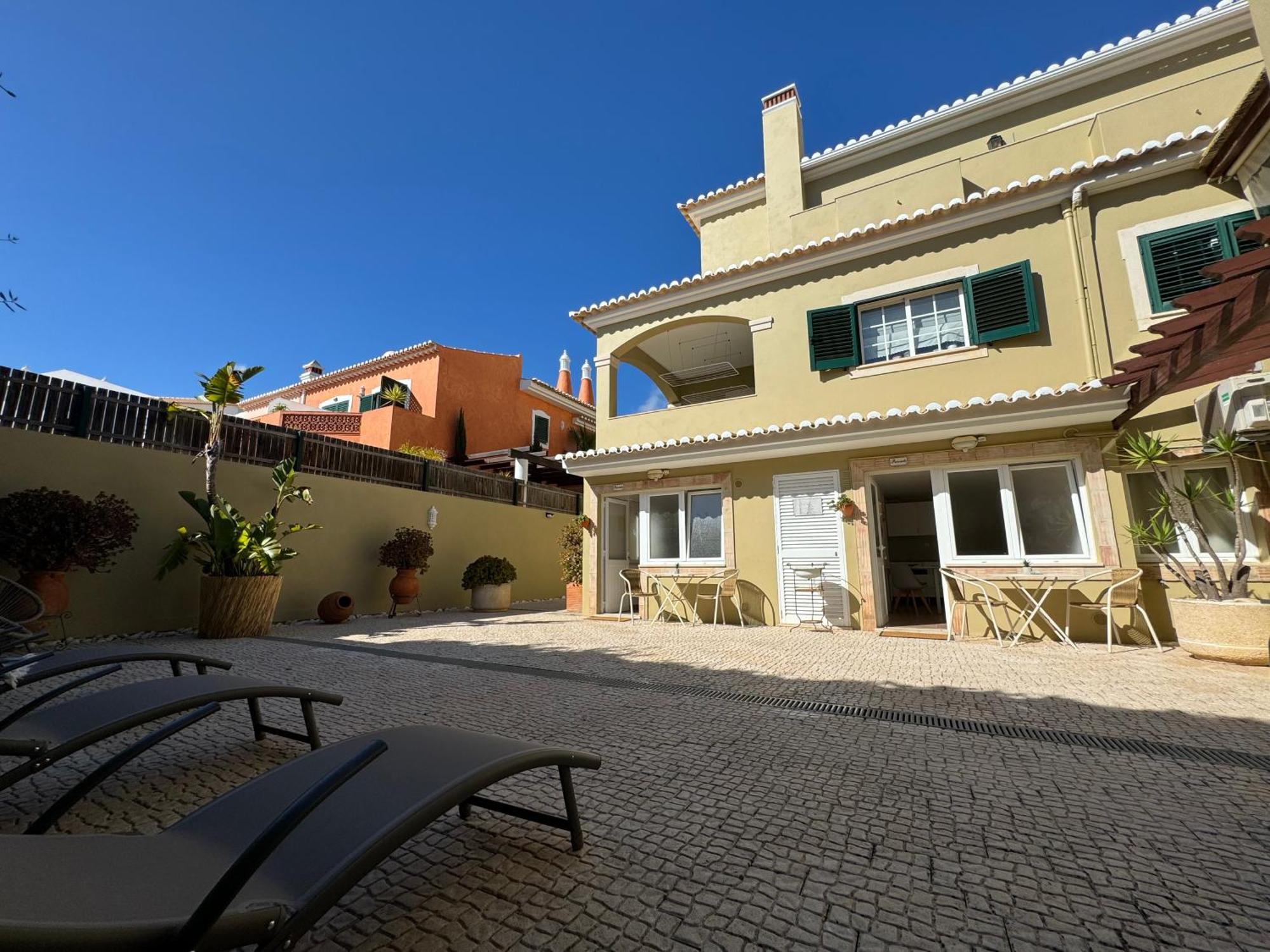 Happy Silva Guesthouse Lagos Exterior foto