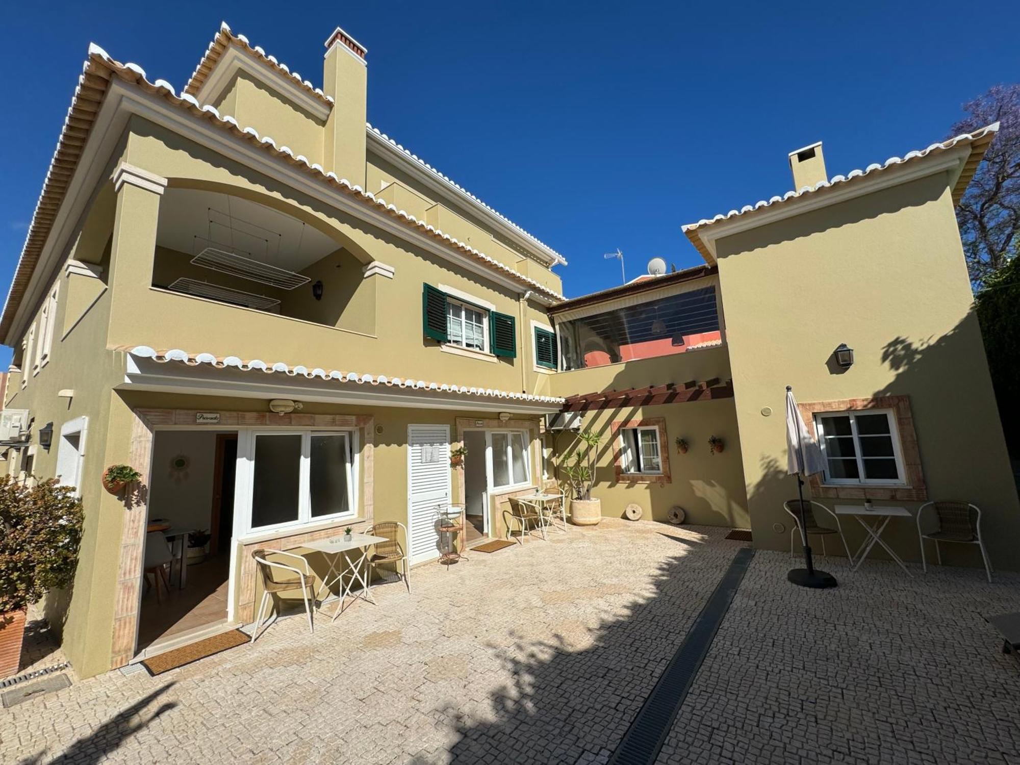 Happy Silva Guesthouse Lagos Exterior foto